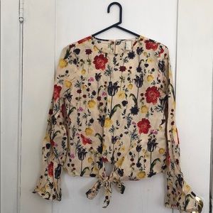 Women’s H&M flower Blouse Fan Sleeves